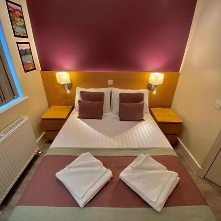 Holtwhites Hotel Enfield Esterno foto