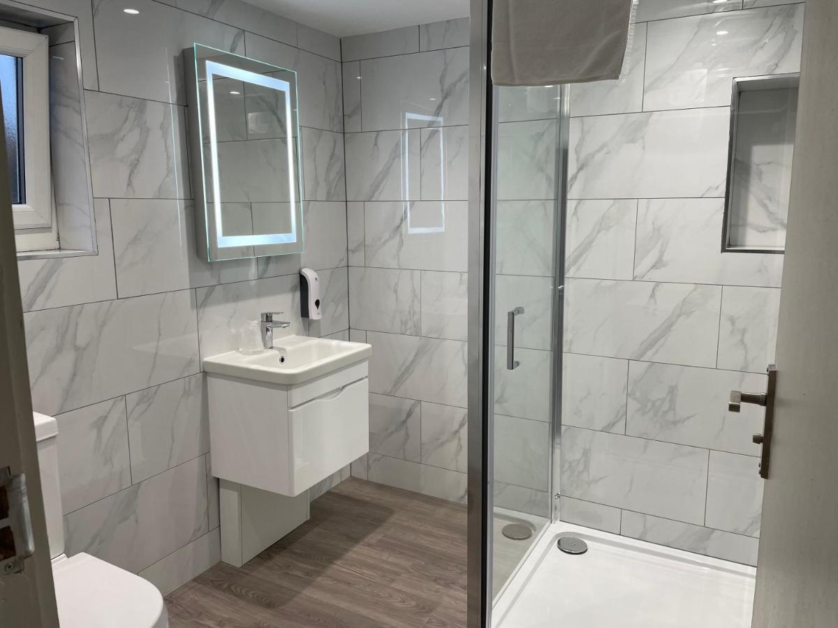 Holtwhites Hotel Enfield Esterno foto