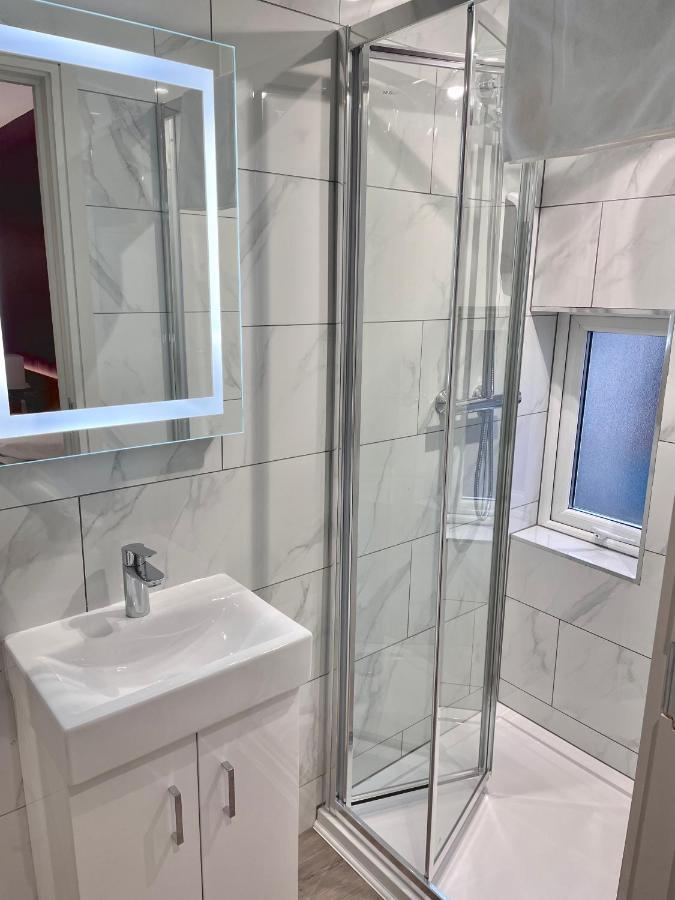 Holtwhites Hotel Enfield Esterno foto