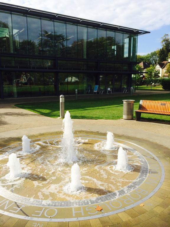 Holtwhites Hotel Enfield Esterno foto