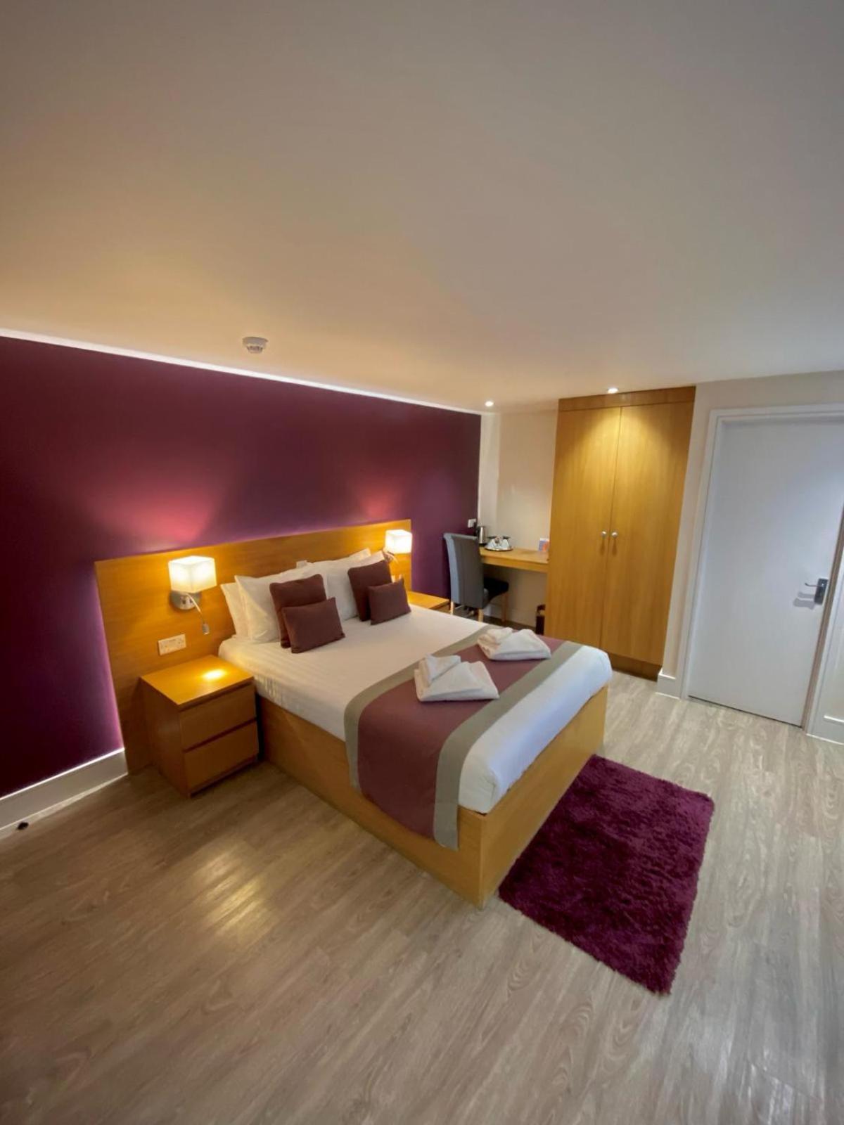 Holtwhites Hotel Enfield Esterno foto