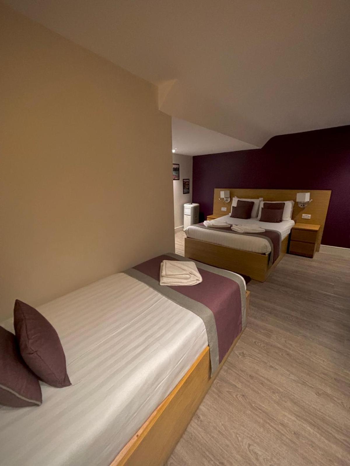 Holtwhites Hotel Enfield Esterno foto