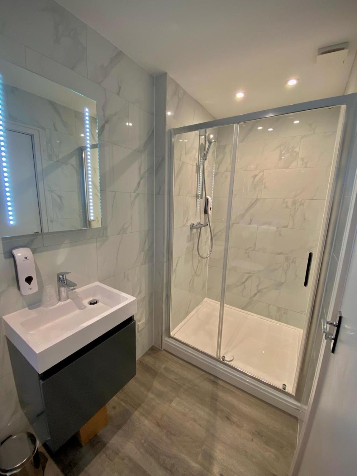Holtwhites Hotel Enfield Esterno foto