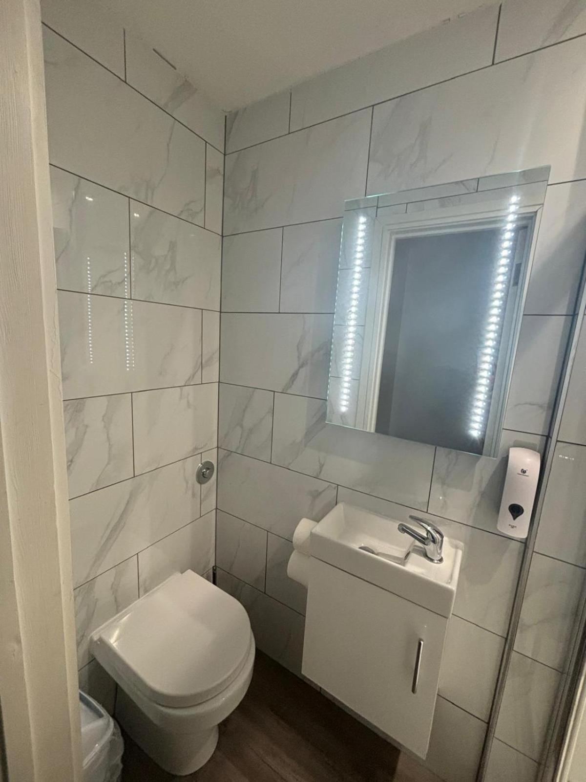 Holtwhites Hotel Enfield Esterno foto