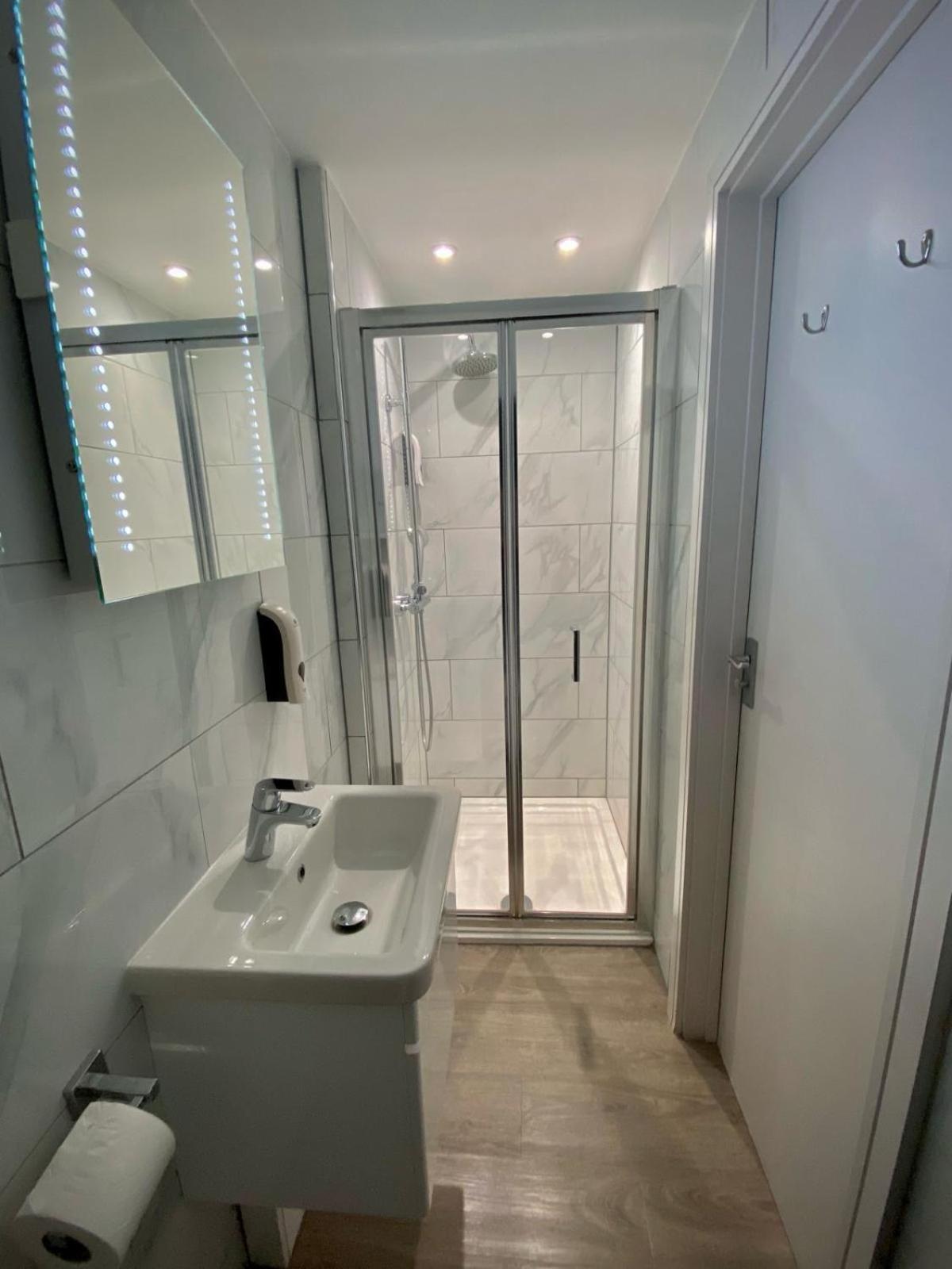 Holtwhites Hotel Enfield Esterno foto