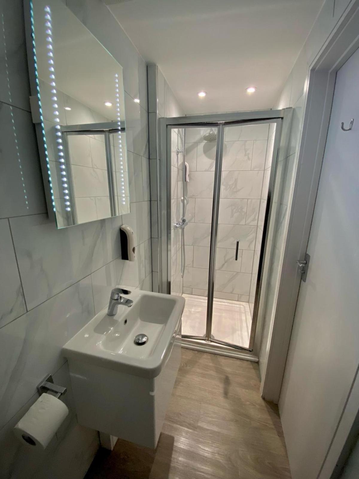 Holtwhites Hotel Enfield Esterno foto